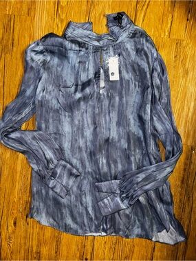 White House Black Market Blue-Gray Tie-Dye Long-Sleeve Blouse